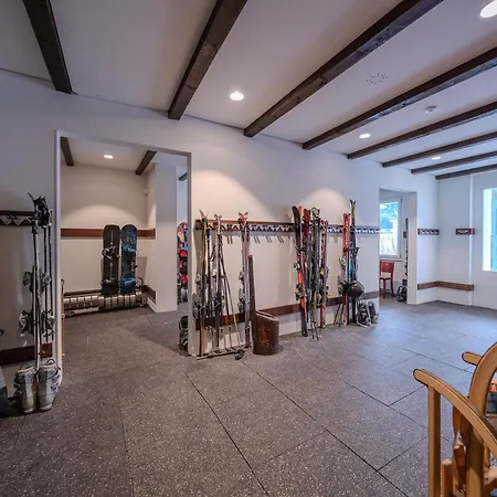 Alexandra 120 By Vacations, Renoviertes Mit Bergblick & Parking Im Zentrum Apartman